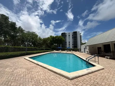 3301 N Country Club Miami FL 33180