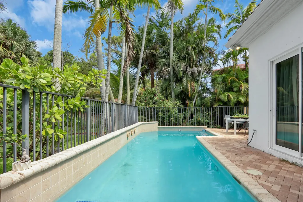 1726 Nature Court Palm Beach Gardens FL 33410