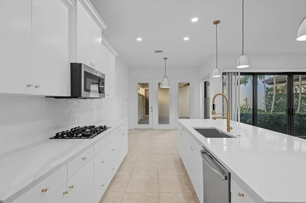 6020 Curie Place Palm Beach Gardens FL 33418