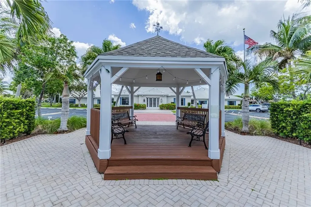 130 Cypress Club Drive Pompano Beach FL 33060