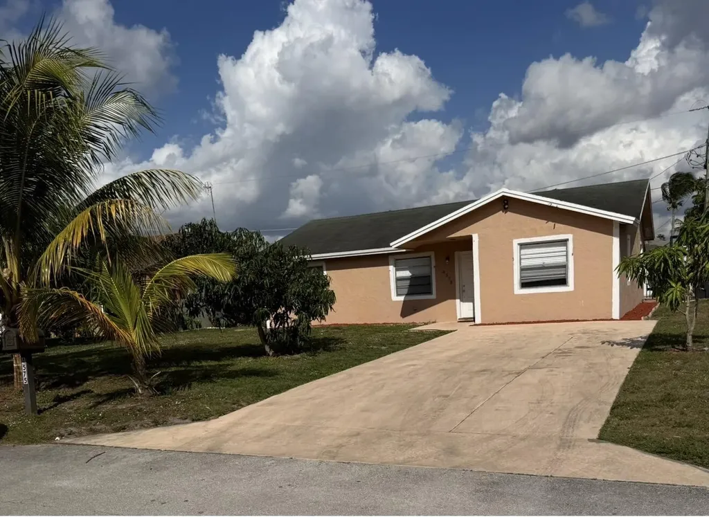 4575 Curtis Avenue Lake Worth FL 33463
