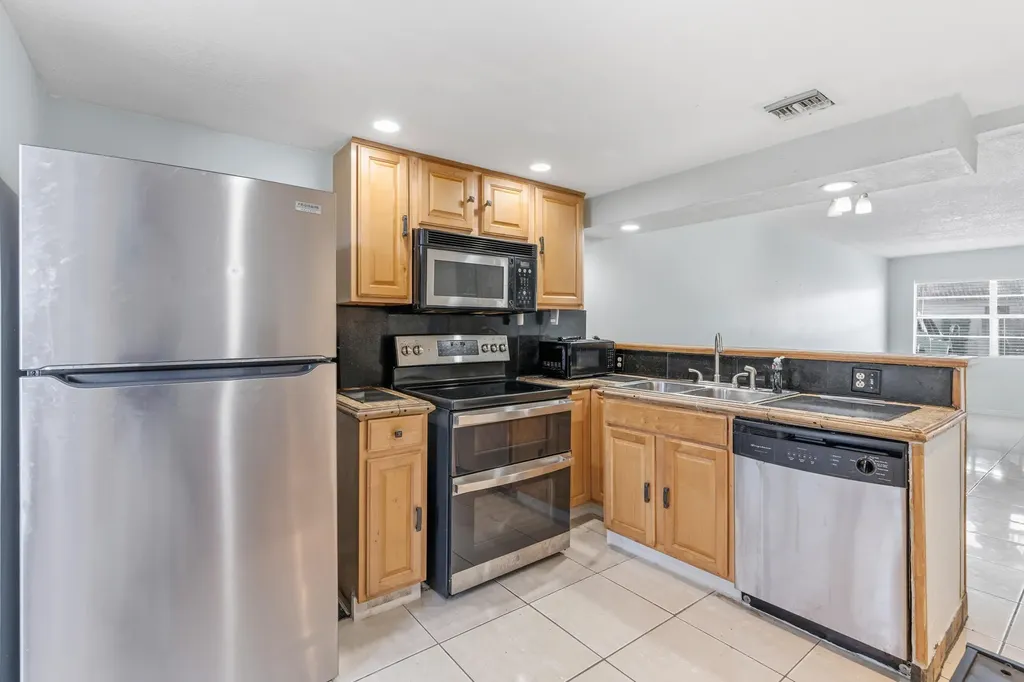 3777 NW 78th Avenue Davie FL 33024