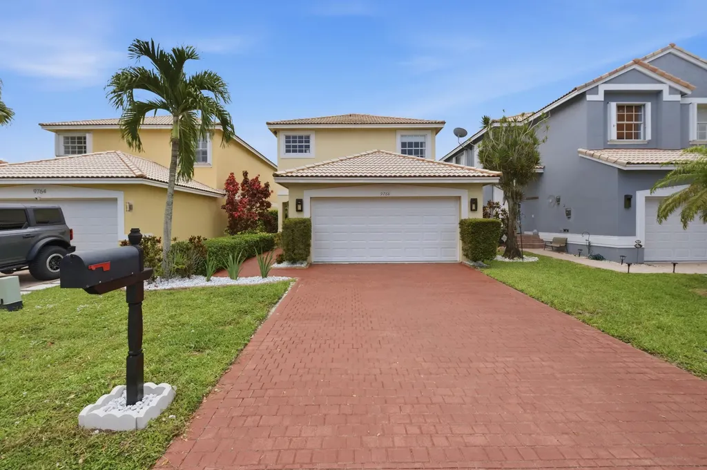 9768 NW 1st Manor Coral Springs FL 33071