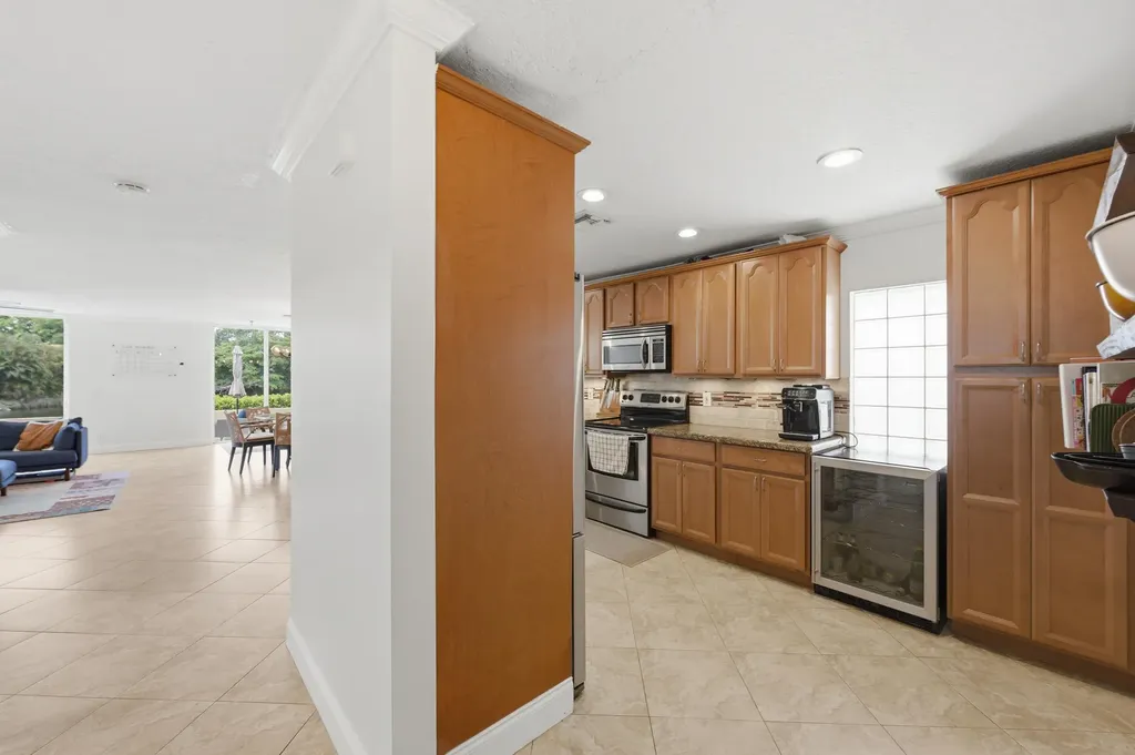 9768 NW 1st Manor Coral Springs FL 33071