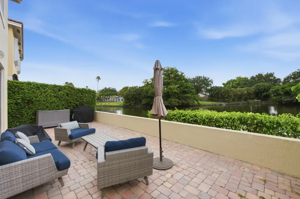 9768 NW 1st Manor Coral Springs FL 33071