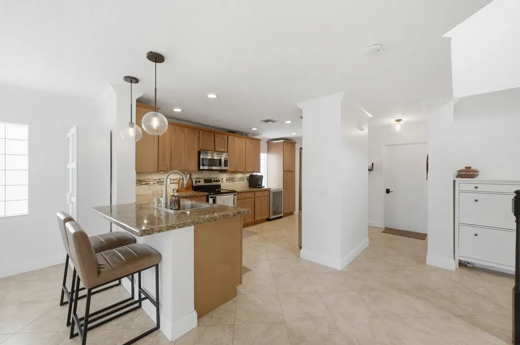 9768 NW 1st Manor Coral Springs FL 33071