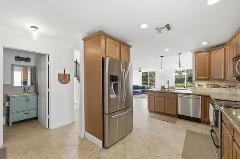 9768 NW 1st Manor Coral Springs FL 33071