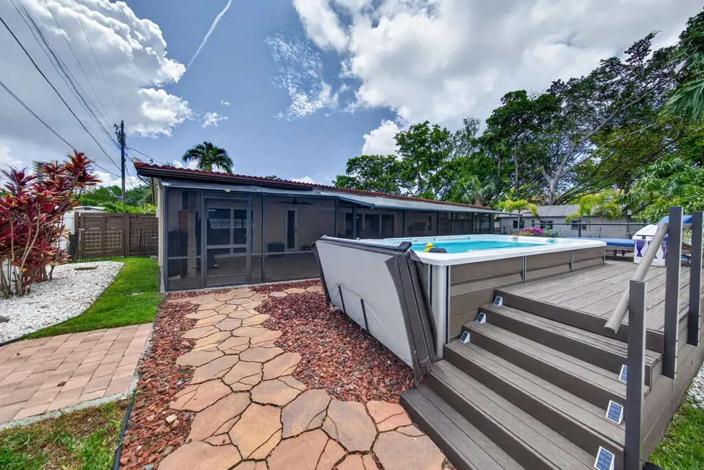 1571 SE 24th Avenue Pompano Beach FL 33062
