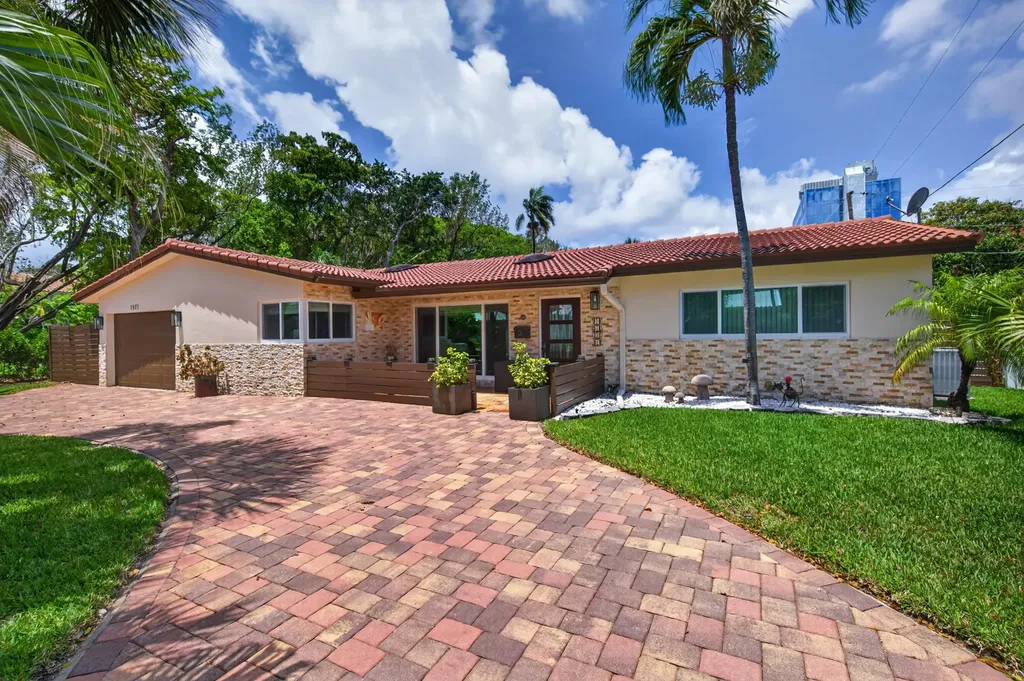 1571 SE 24th Avenue Pompano Beach FL 33062
