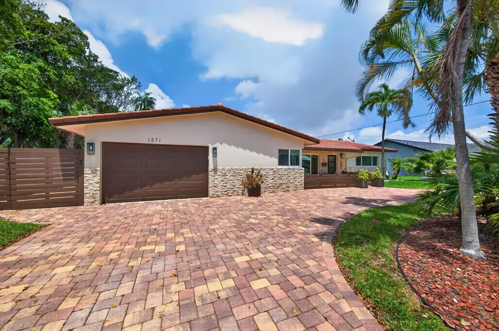 1571 SE 24th Avenue Pompano Beach FL 33062