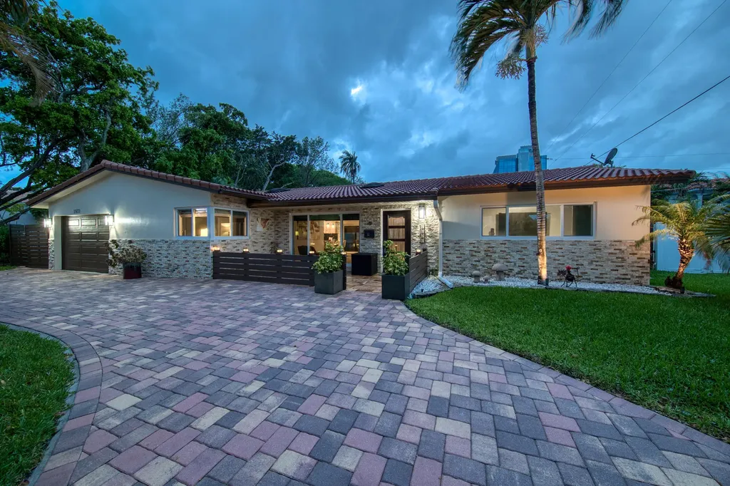 1571 SE 24th Avenue Pompano Beach FL 33062