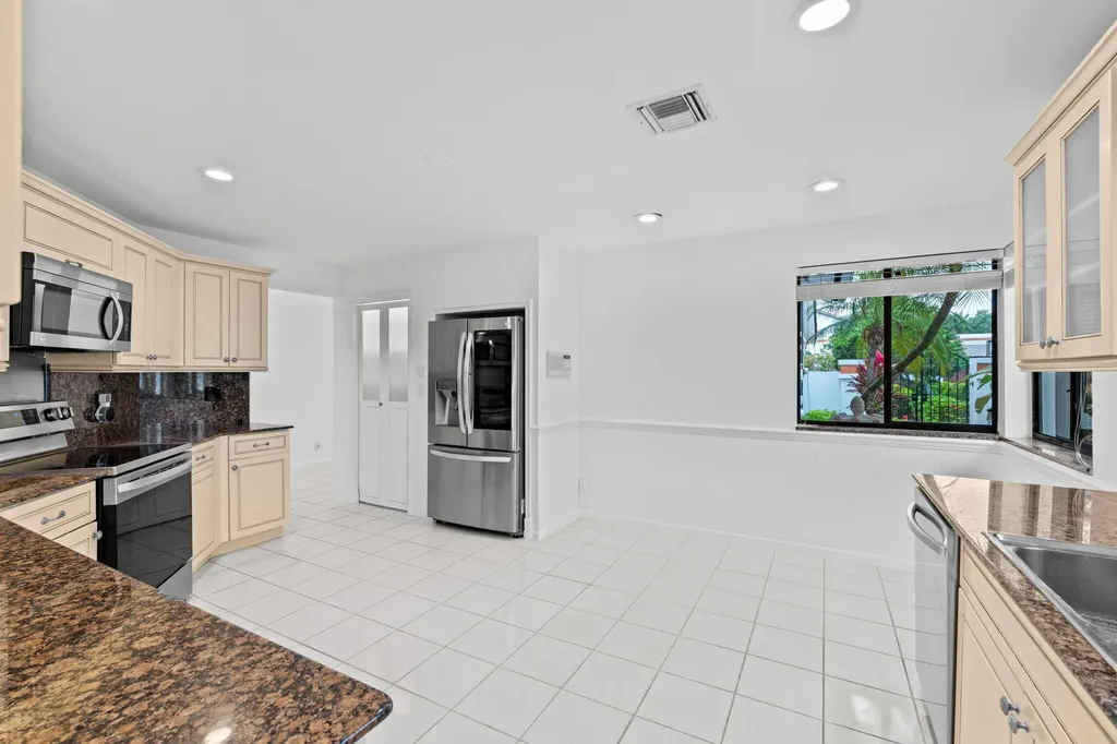 6517 Via Rosa Boca Raton FL 33433