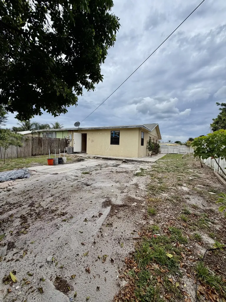 3243 Grove Road Boynton Beach FL 33435