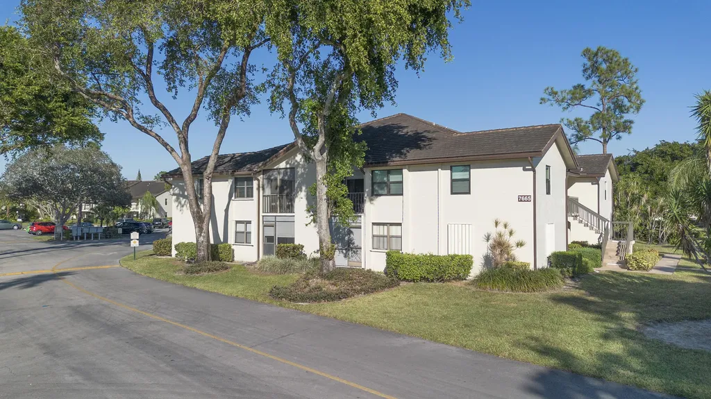 7665 Tahiti Lane Lake Worth FL 33467