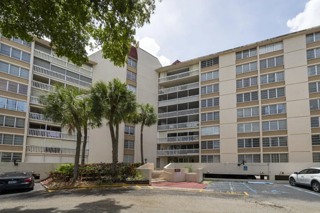 6911 Environ Boulevard Lauderhill FL 33319