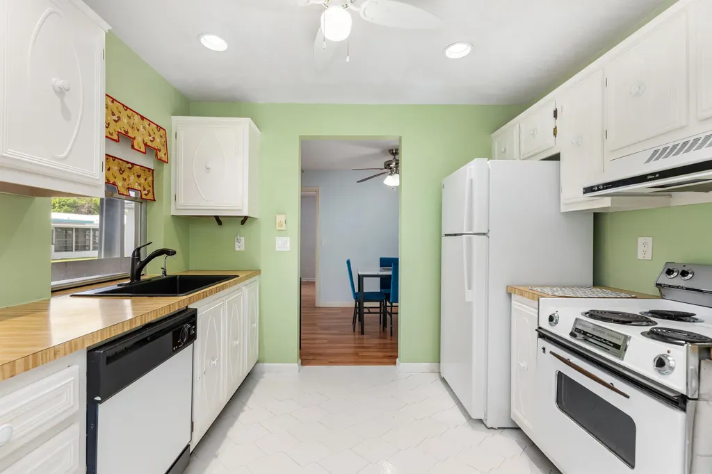 1261 NW 90th Drive Plantation FL 33322