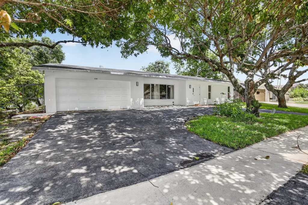 1761 NW 107th Avenue Pembroke Pines FL 33026