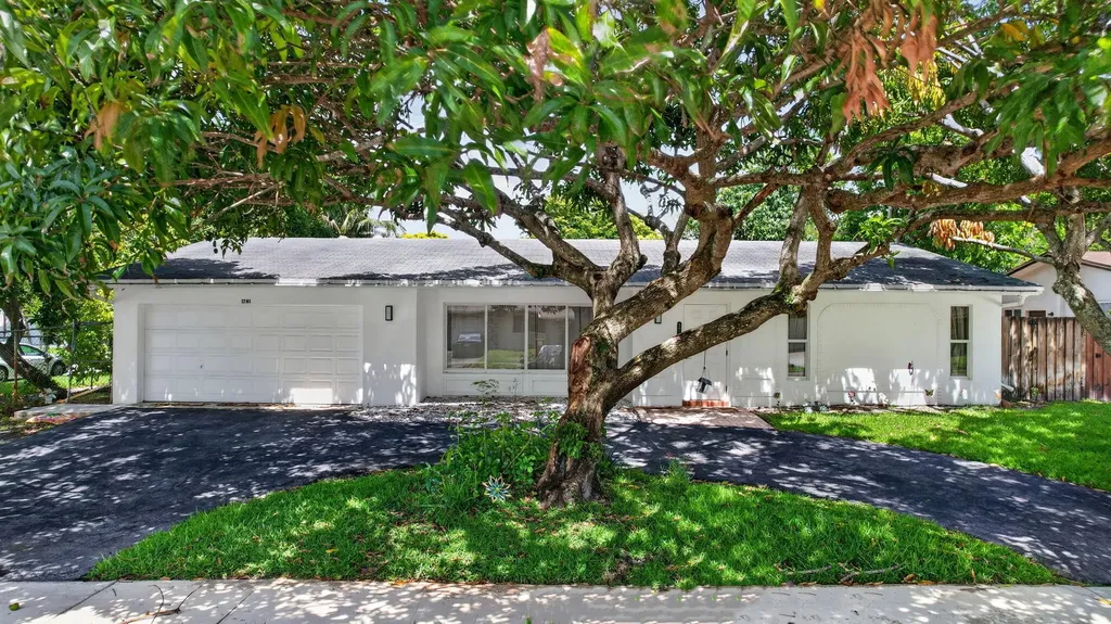 1761 NW 107th Avenue Pembroke Pines FL 33026