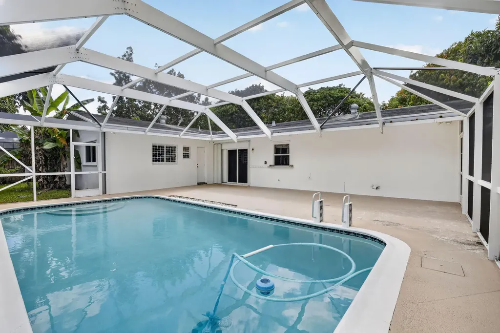 1761 NW 107th Avenue Pembroke Pines FL 33026