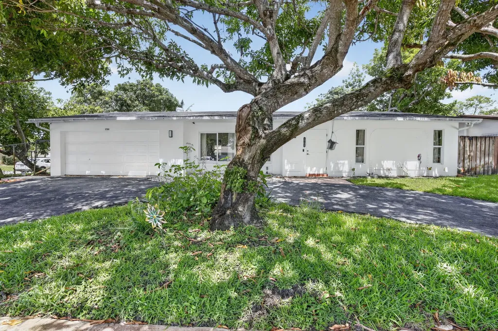 1761 NW 107th Avenue Pembroke Pines FL 33026