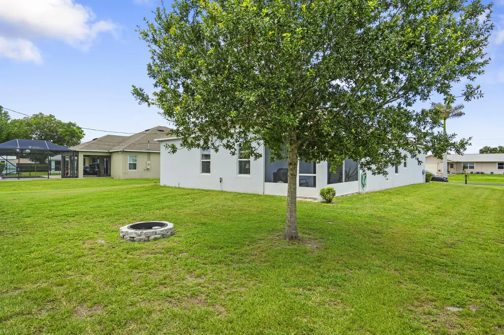 1066 SW John Maccormack Terrace Port St Lucie FL 34953