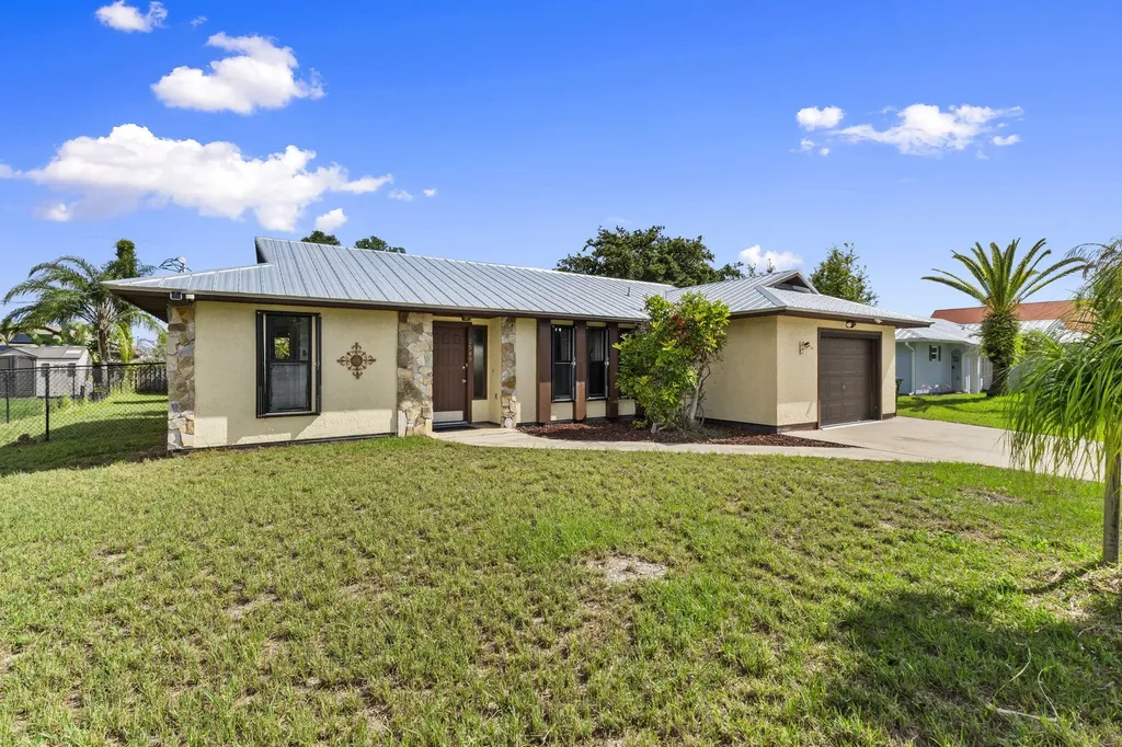 2549 SE Alfonso Avenue Port St Lucie FL 34952