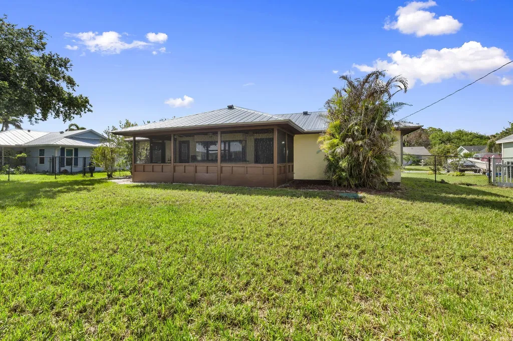 2549 SE Alfonso Avenue Port St Lucie FL 34952
