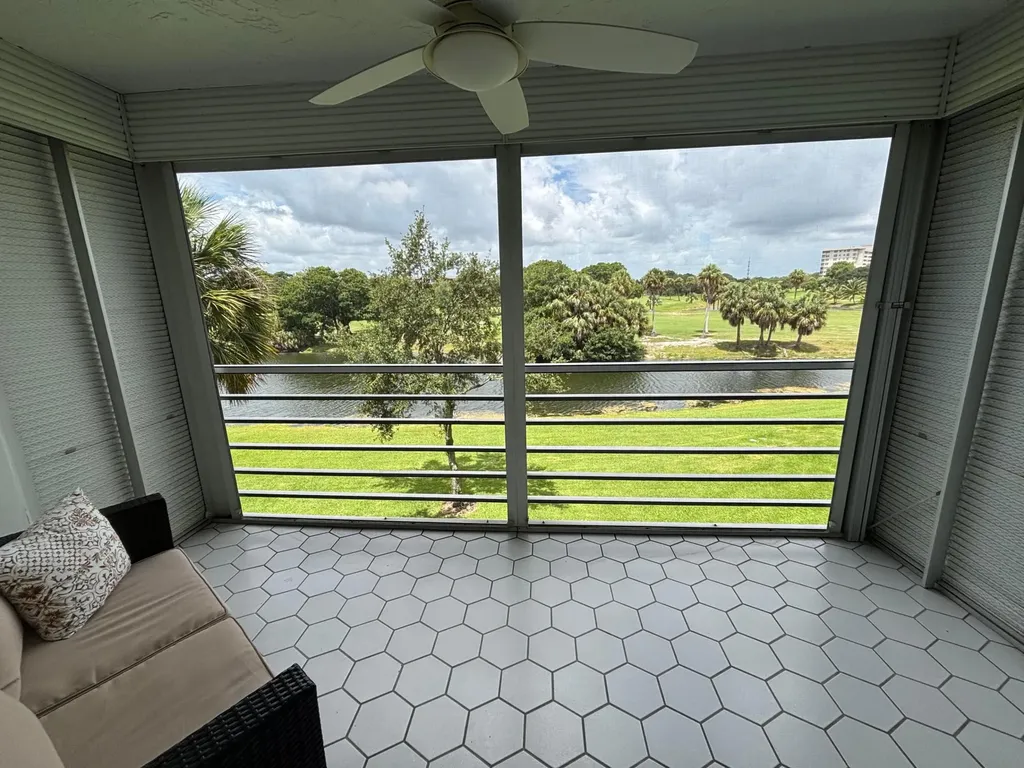 555 Oaks Lane Pompano Beach FL 33069