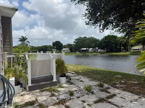 698 Sunny South Avenue Boynton Beach FL 33436