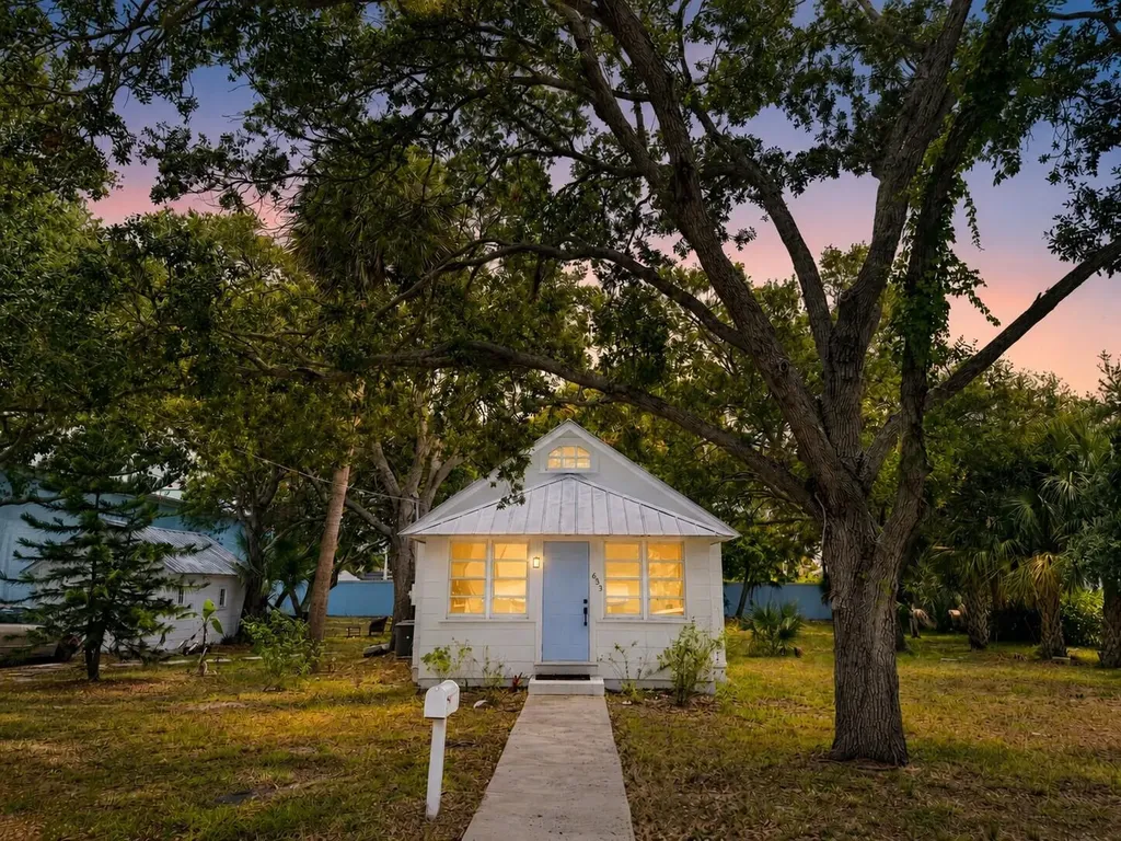 633 SW Cleveland Avenue Stuart FL 34994