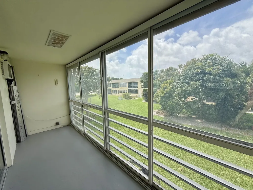 32 Kingswood B West Palm Beach FL 33417