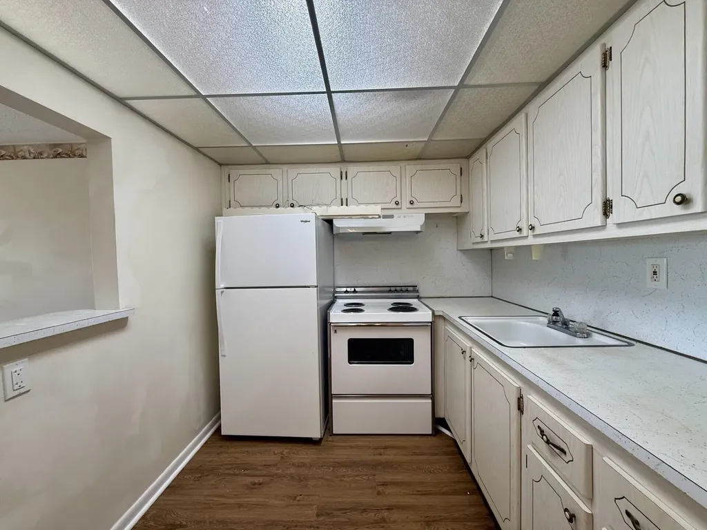 32 Kingswood B West Palm Beach FL 33417
