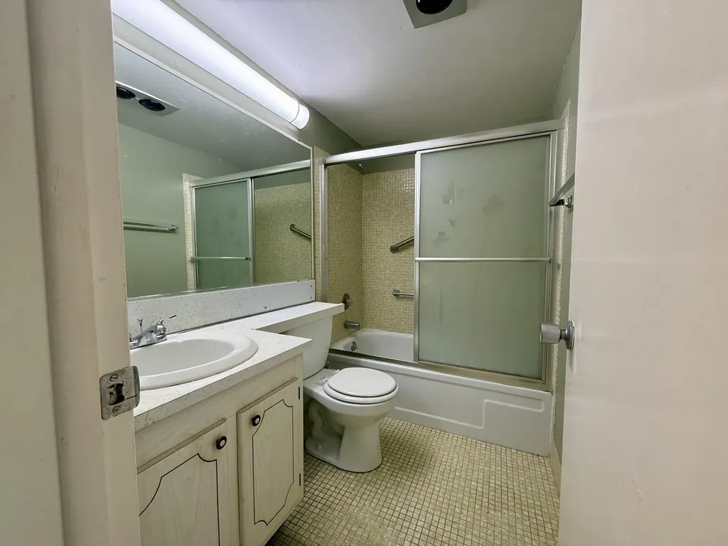 32 Kingswood B West Palm Beach FL 33417
