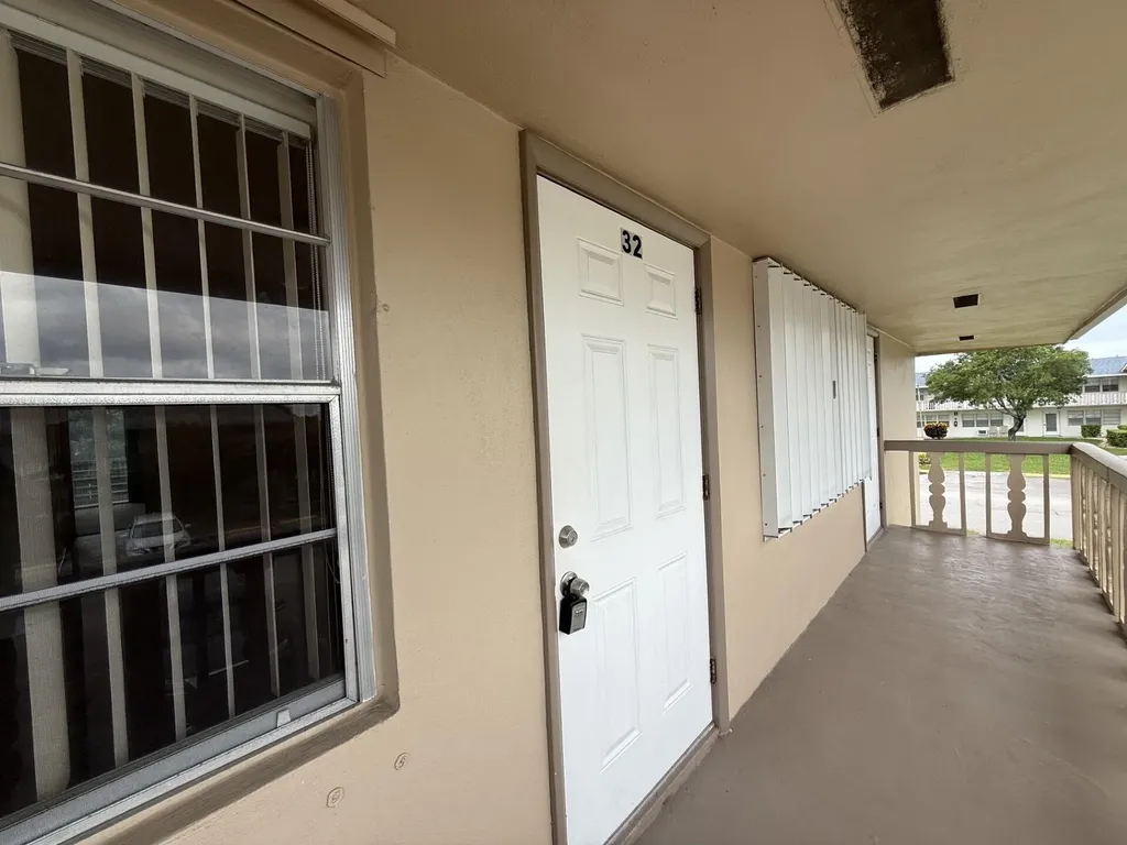 32 Kingswood B West Palm Beach FL 33417