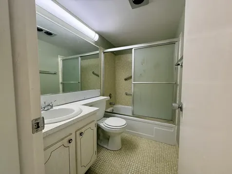 32 Kingswood B West Palm Beach FL 33417