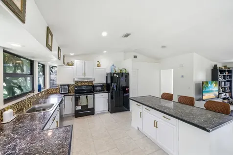 11823 N 67th Place Place N The Acreage FL 33412