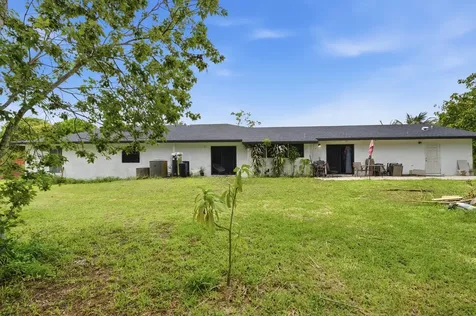 11823 N 67th Place Place N The Acreage FL 33412