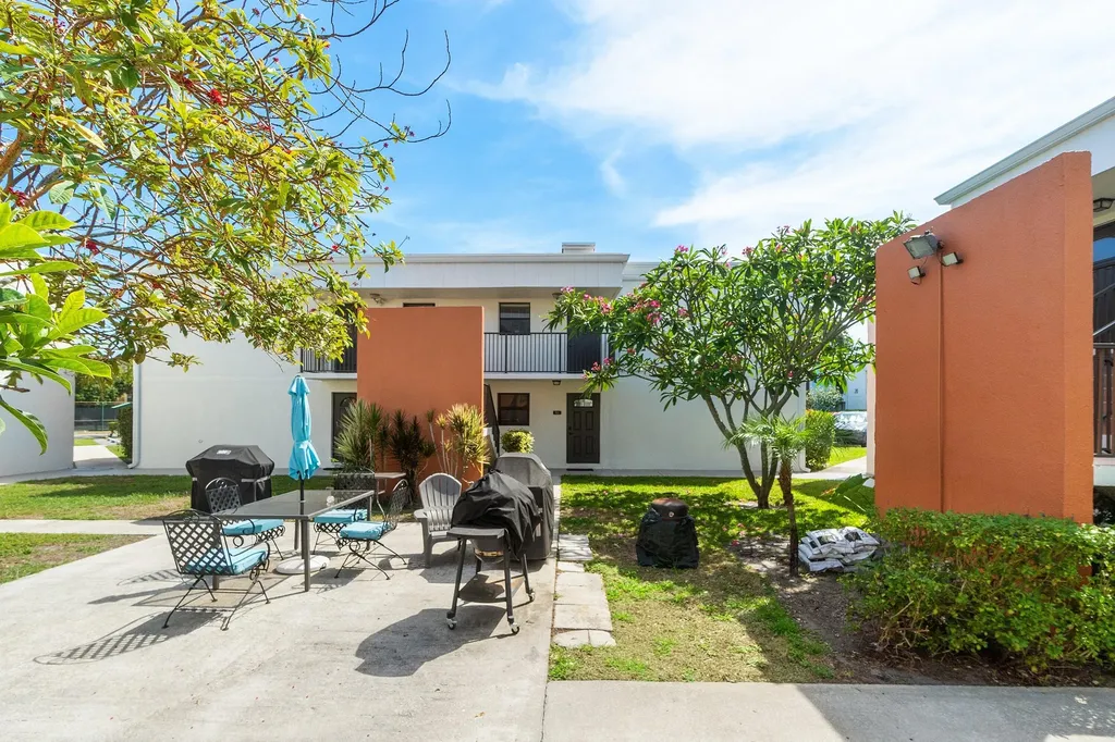 516 Osprey Drive Delray Beach FL 33444