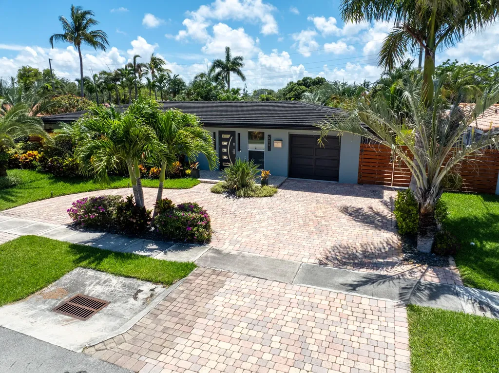 5041 NE 24th Avenue Lighthouse Point FL 33064