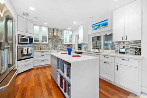 5041 NE 24th Avenue Lighthouse Point FL 33064