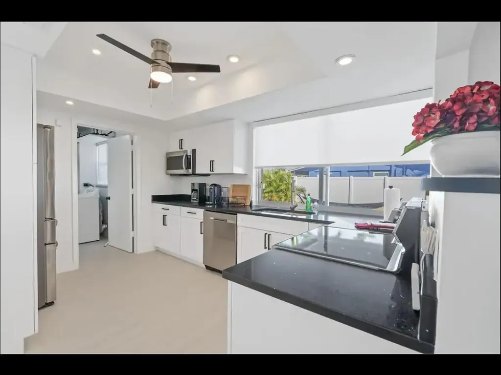 5040 NE 22nd Avenue Lighthouse Point FL 33064