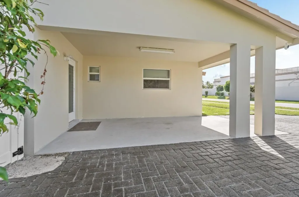5040 NE 22nd Avenue Lighthouse Point FL 33064