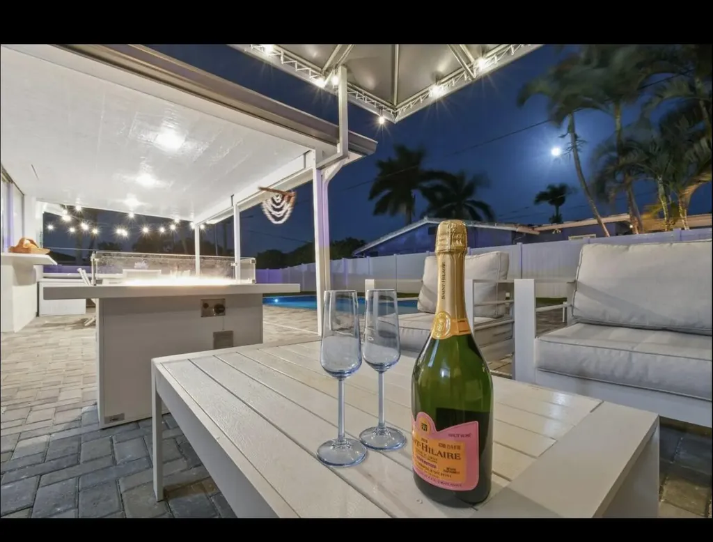 5040 NE 22nd Avenue Lighthouse Point FL 33064