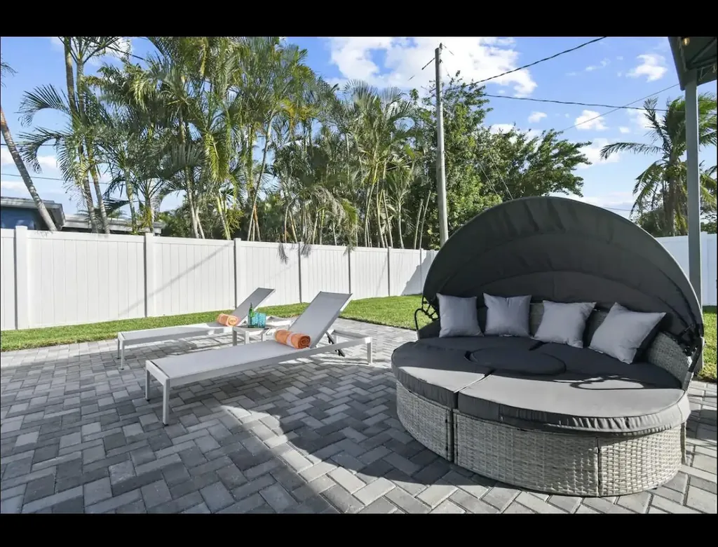 5040 NE 22nd Avenue Lighthouse Point FL 33064