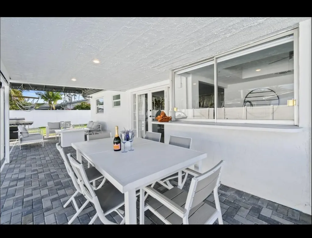 5040 NE 22nd Avenue Lighthouse Point FL 33064