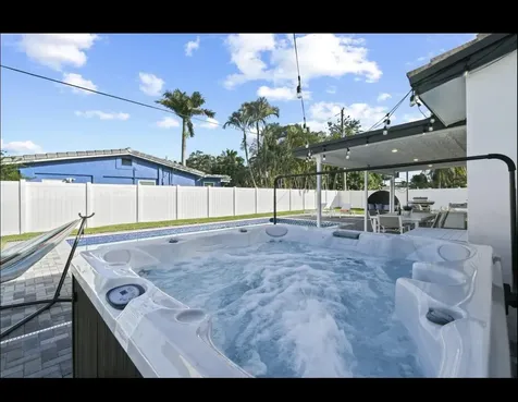5040 NE 22nd Avenue Lighthouse Point FL 33064
