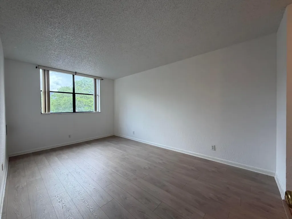 2401 Riverside Drive Coral Springs FL 33065