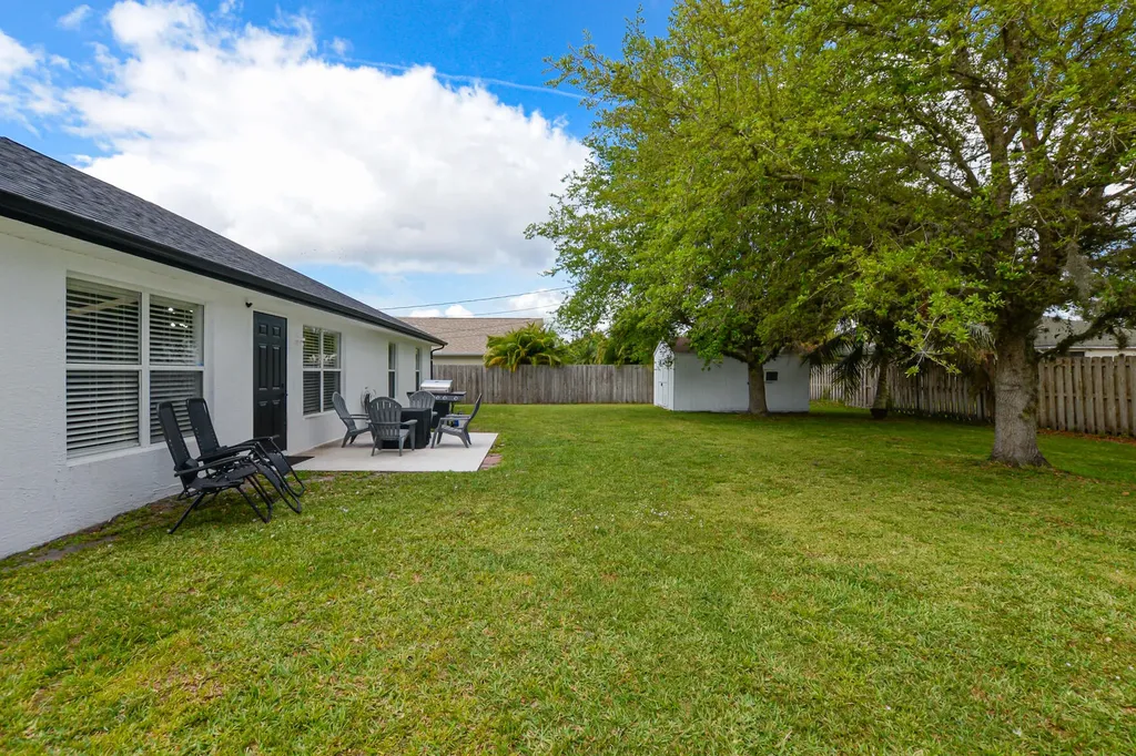 1225 SW Hunnicut Avenue Port St Lucie FL 34953