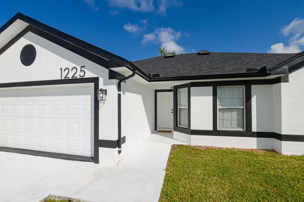 1225 SW Hunnicut Avenue Port St Lucie FL 34953