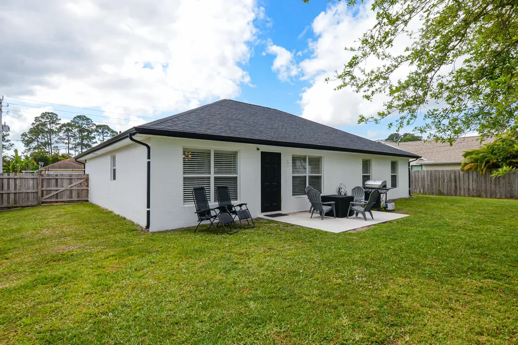 1225 SW Hunnicut Avenue Port St Lucie FL 34953